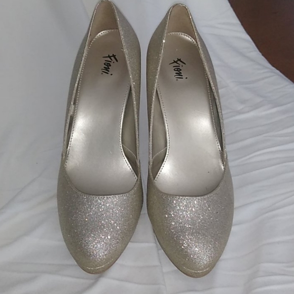 Heels champagne color - Picture 3 of 9